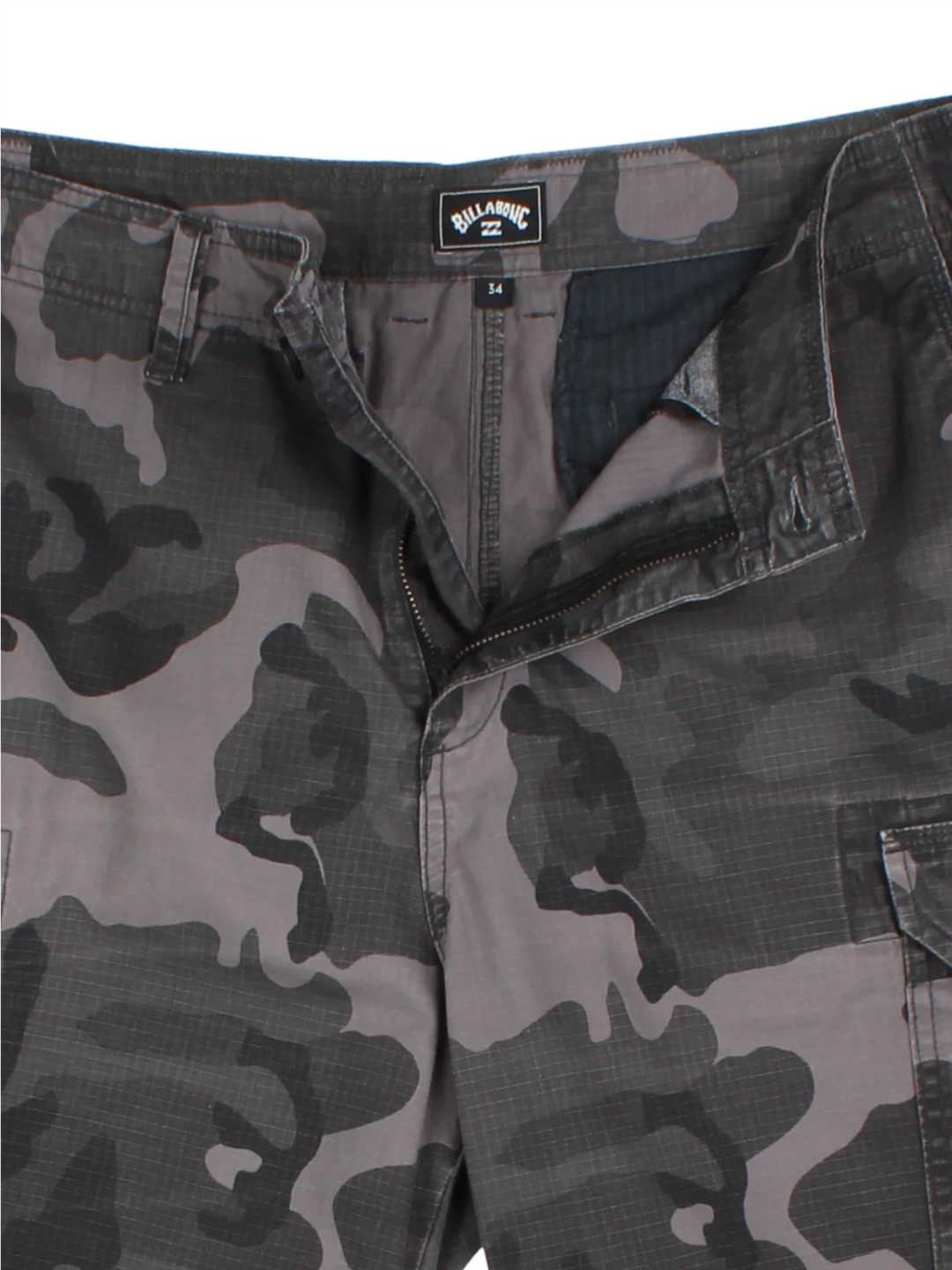 Billabong Camo Cargo Shorts (Size L)