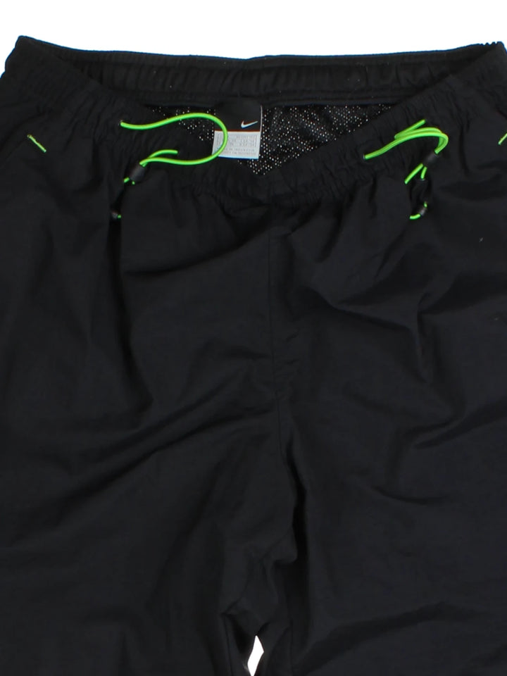 00's Nike 3/4 Length Shorts (Size L)