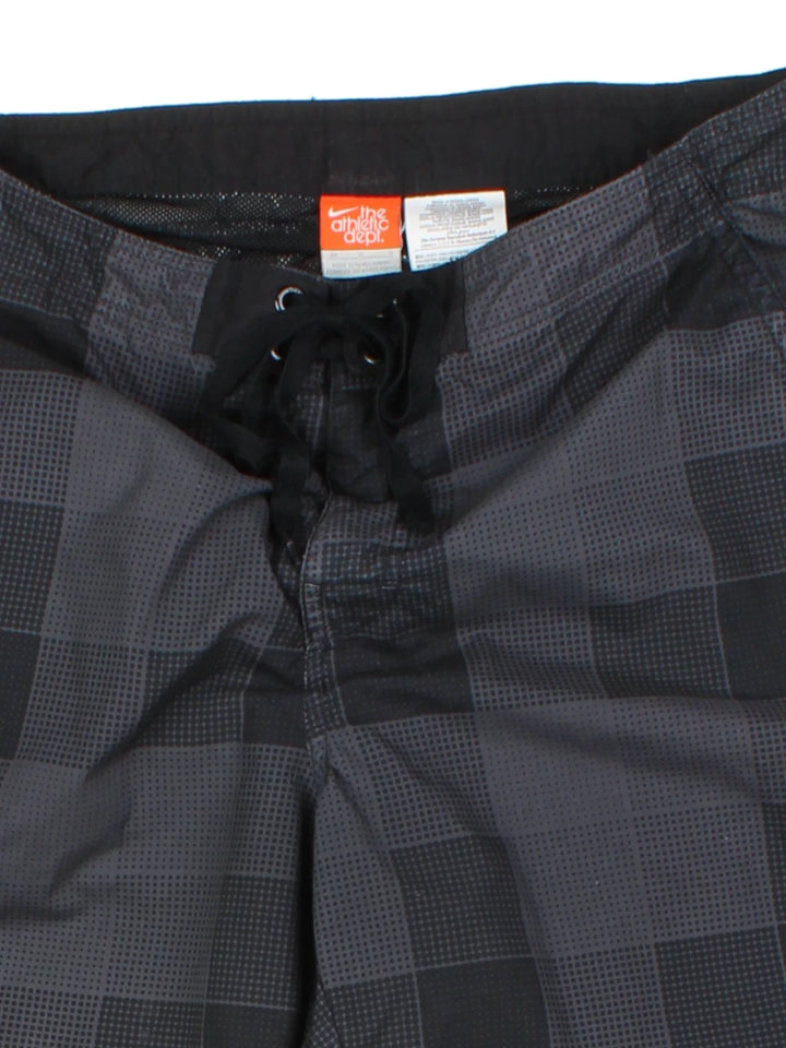 00's Nike Athletic Grey Checked Shorts (Size L)