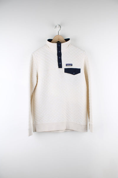 White Patagonia quilted organic cotton sweatshirt. Featuring Snap-T fastening, embroidered logo and pocket on the chest.