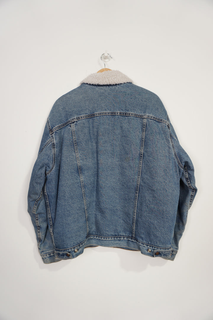Vintage Levi Strauss button up Sherpa Trucker light blue denim jacket with red tab