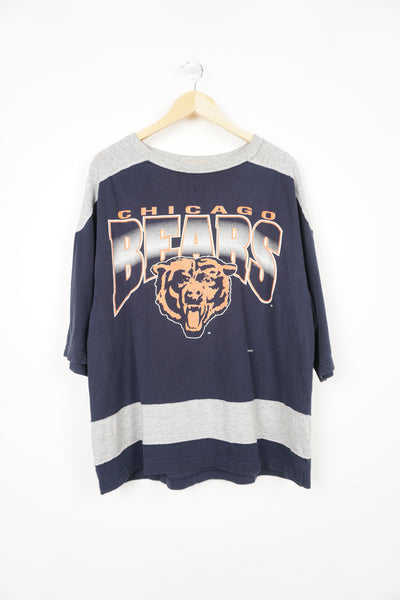 Vintage 1993 Chicago Bears graphic t-shirt with spell-out graphic on the front 