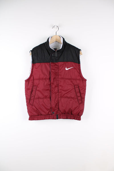 Vintage Nike burgundy puffer gilet. Featuring black panel and embroidered logo on the chest.