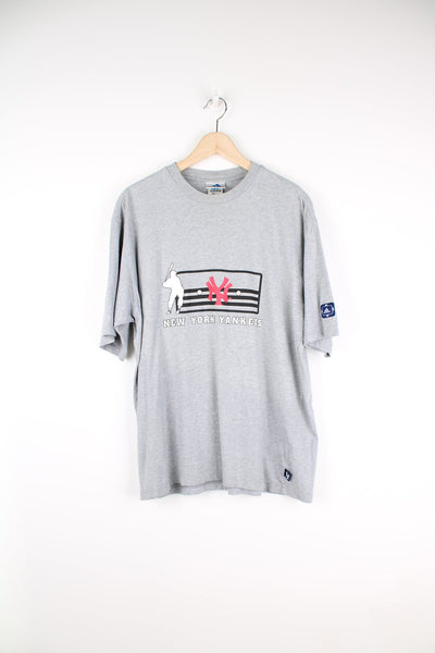 Grey Adidas New York Yankees T-Shirt with central printed logo.