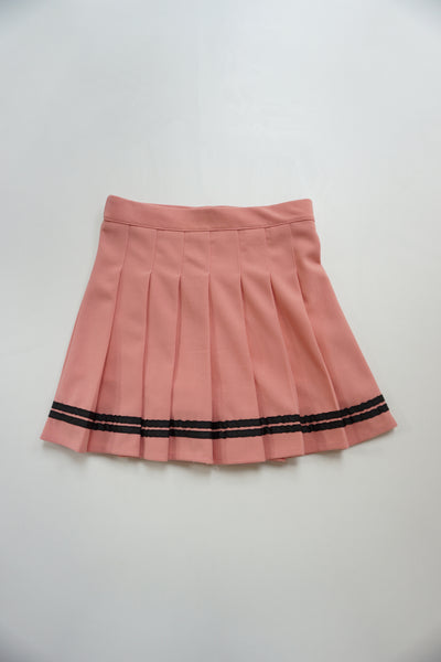Vintage pink pleated tennis skirt with elasticated waist band good condition Size in label: no size available (looks like XS) Our Measurements: Waist: 26 inchesLength: 14.5 inches Please ensure you check all measurements. ** All our items are pre-loved and as a result may show signs of wear due to the age of the product, for any questions about this or any other item please email hello@vintage-folk.com **