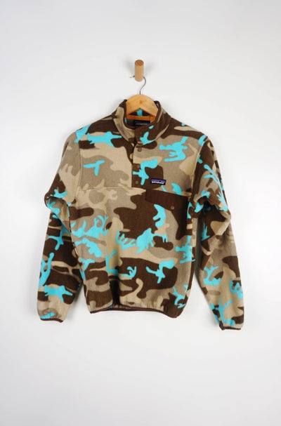Patagonia camouflage pattern fleece with 1/4 popper fastening and chest pocket