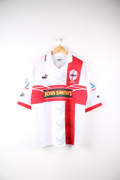 Vintage Puma 1995/96 England Rugby League World Cup Jersey. Features badge and logo on the chest, and John Smith's across the front.