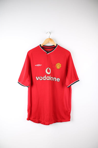 2001/02 Manchester United Umbro home shirt. Features badge and logo on the chest.