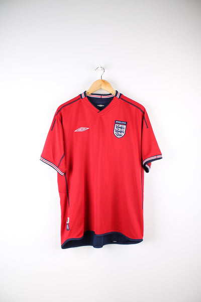 England 2002/04 reversible Umbro away shirt. Features logo and badge on the chest.
